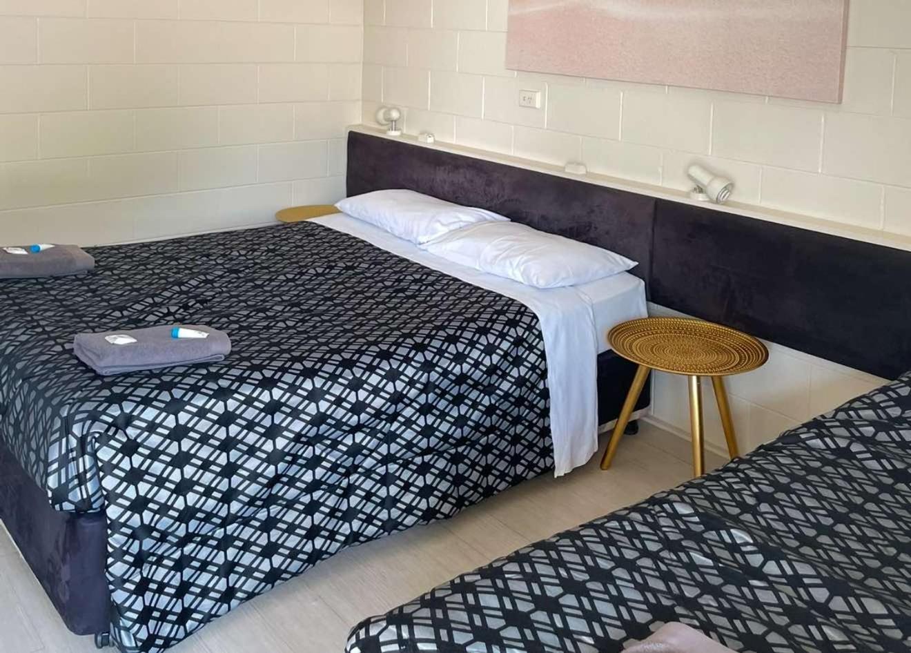 Tropical City Motor Inn Ayr Bagian luar foto