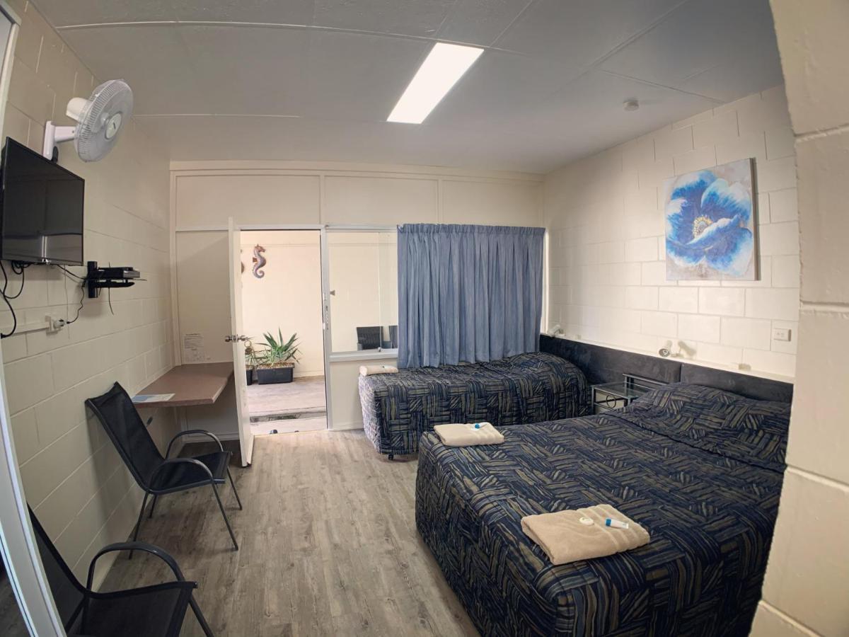 Tropical City Motor Inn Ayr Bagian luar foto