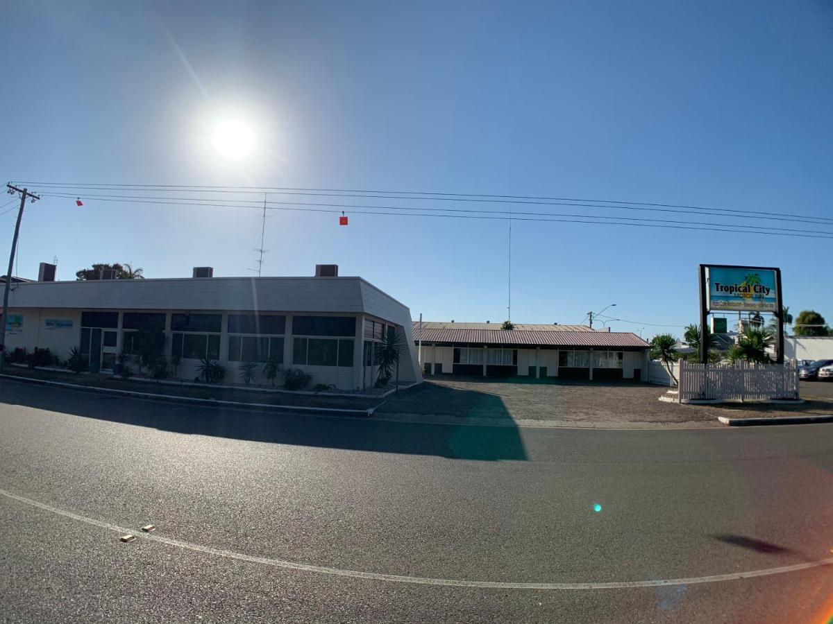 Tropical City Motor Inn Ayr Bagian luar foto