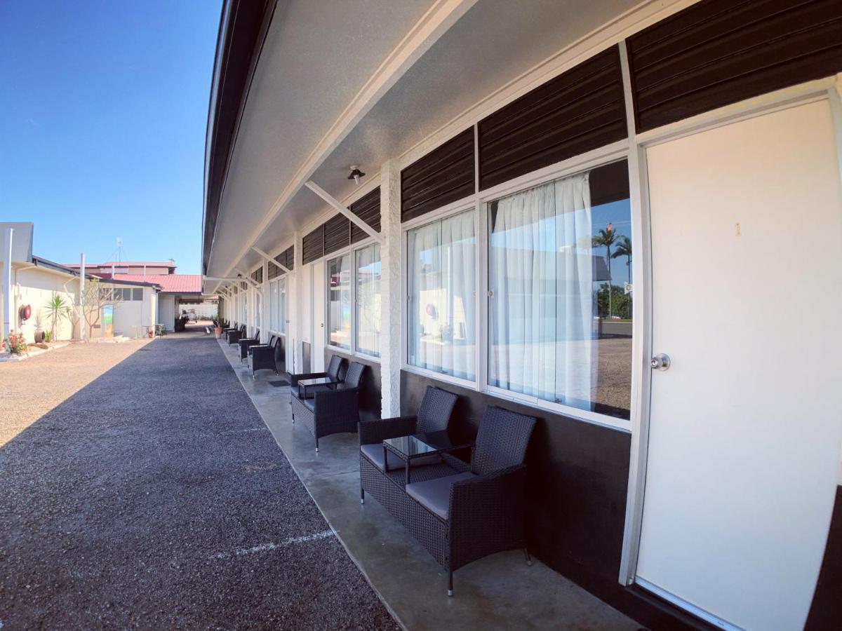 Tropical City Motor Inn Ayr Bagian luar foto