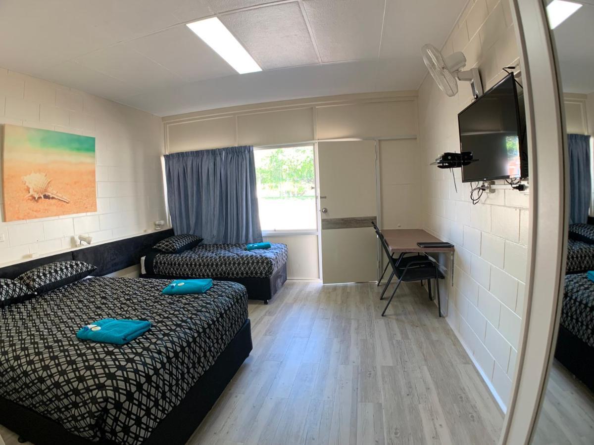 Tropical City Motor Inn Ayr Bagian luar foto