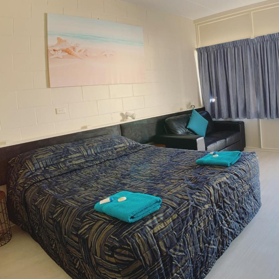Tropical City Motor Inn Ayr Bagian luar foto