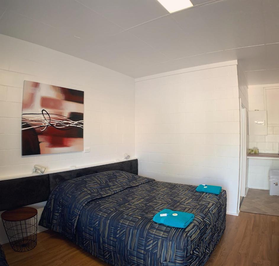 Tropical City Motor Inn Ayr Bagian luar foto