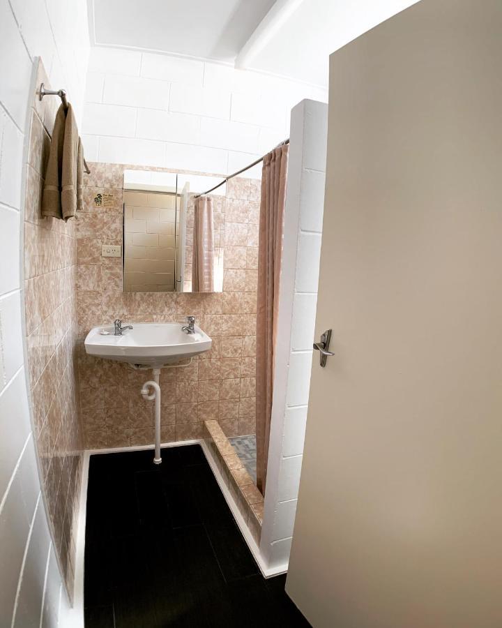 Tropical City Motor Inn Ayr Bagian luar foto