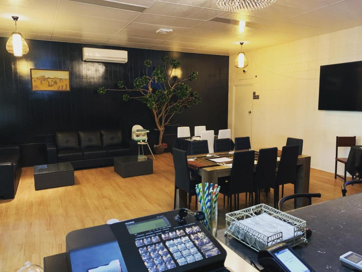 Tropical City Motor Inn Ayr Bagian luar foto